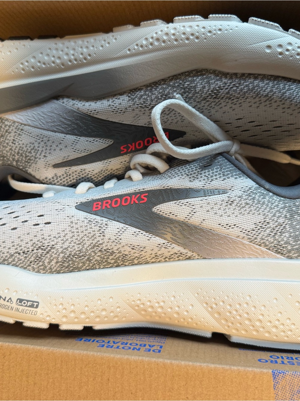 Brooks Light Gray and Pink Men's/Women's Running Sneakers